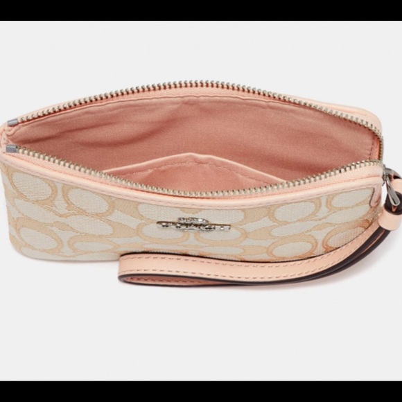 COACH CORNER ZIP WRISTLET IN SIGNATURE CANVAS - Picture 2 of 3